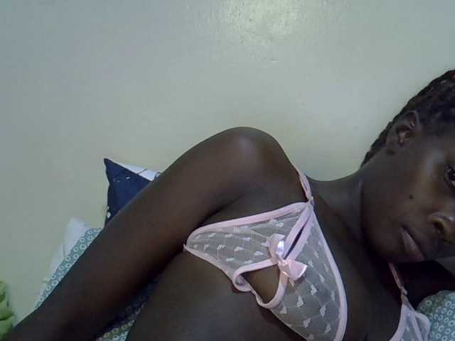 miss-vibes live cam on BongaCams
