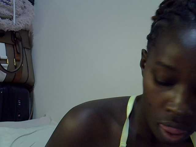 miss-vibes live cam on BongaCams
