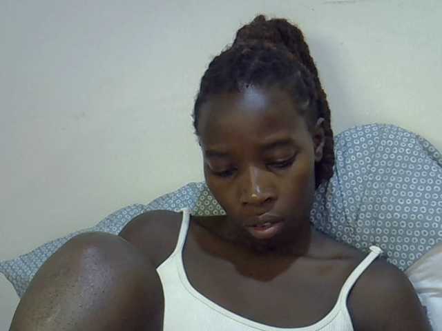 miss-vibes live cam on BongaCams