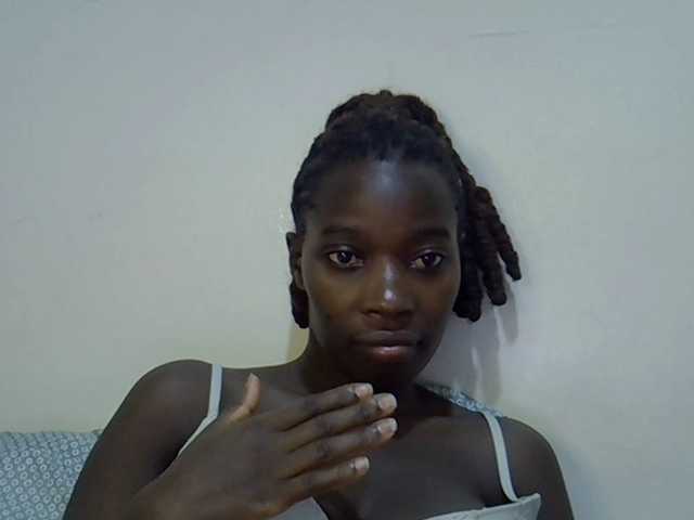 miss-vibes live cam on BongaCams