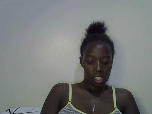 miss-vibes live cam on BongaCams