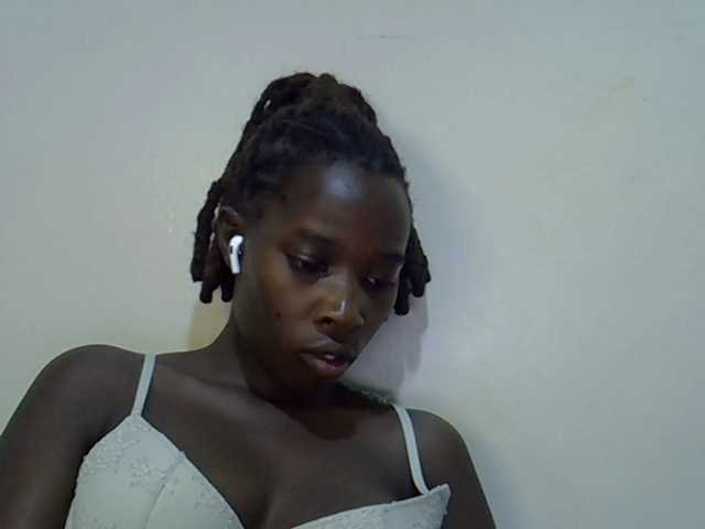 miss-vibes live cam on BongaCams