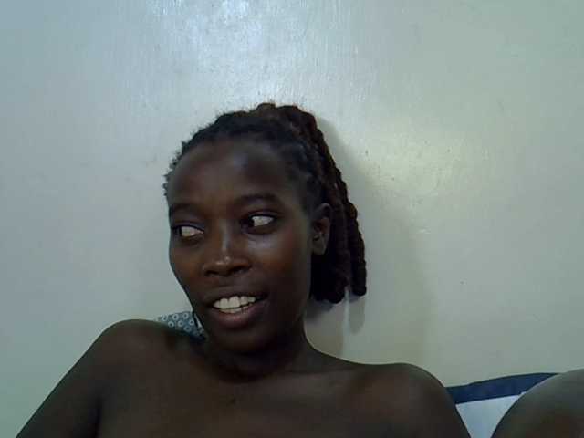 miss-vibes live cam on BongaCams
