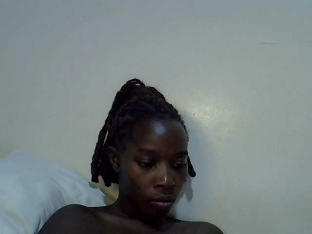 miss-vibes live cam on BongaCams