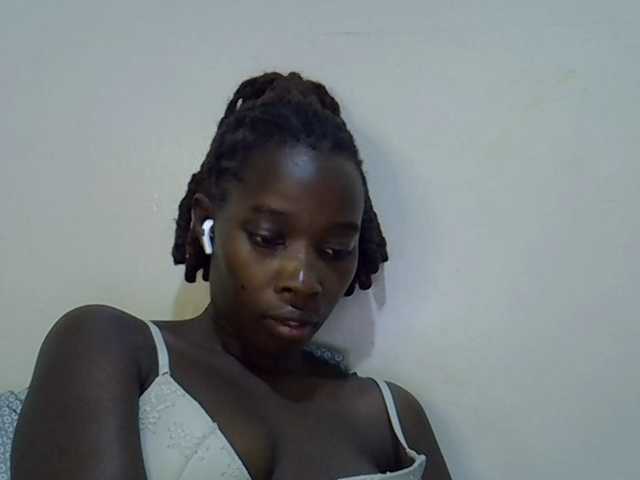 miss-vibes live cam on BongaCams
