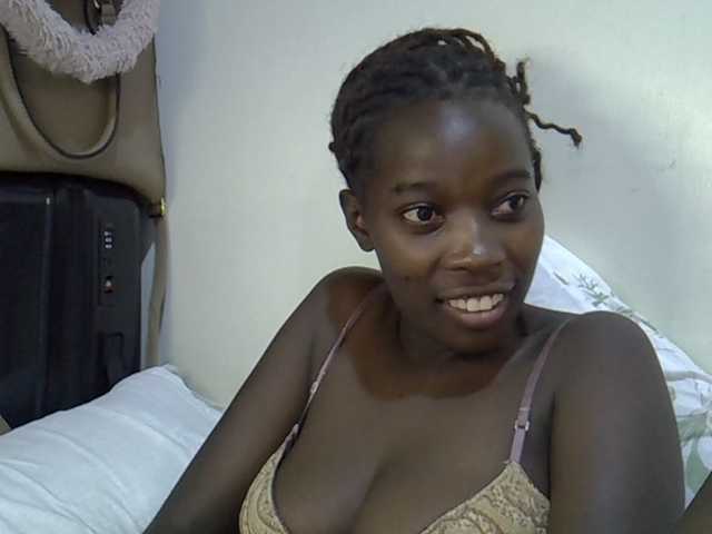 miss-vibes live cam on BongaCams