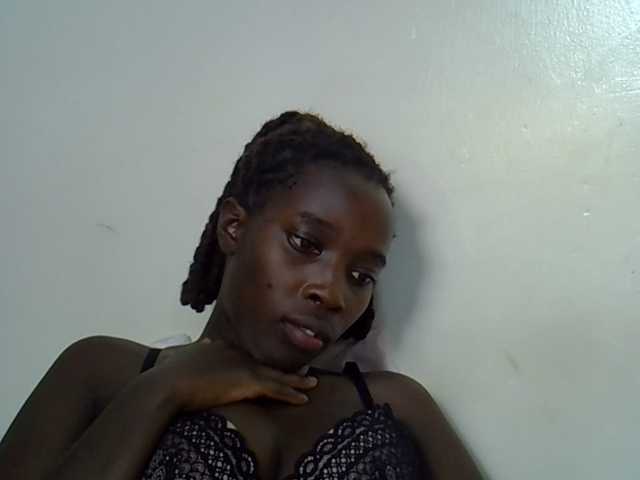 miss-vibes live cam on BongaCams