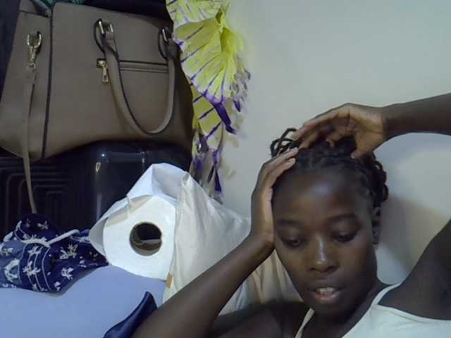miss-vibes live cam on BongaCams