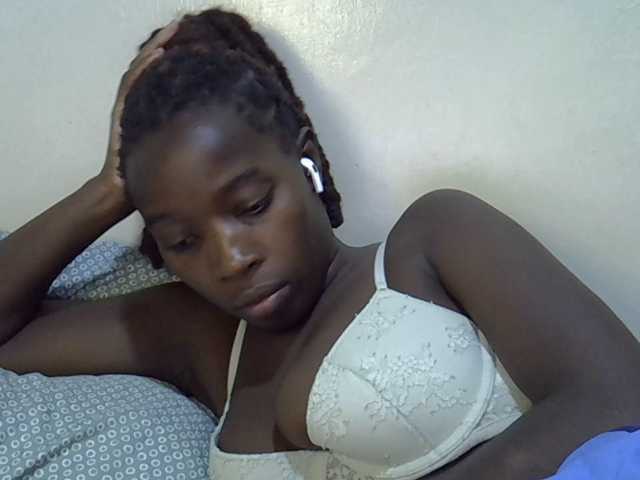 miss-vibes live cam on BongaCams