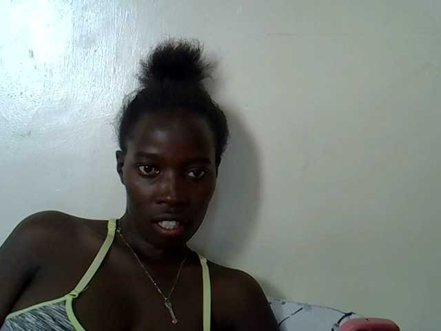miss-vibes live cam on BongaCams