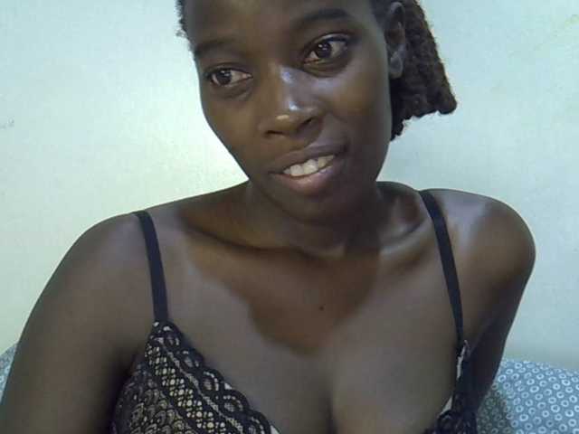 miss-vibes live cam on BongaCams