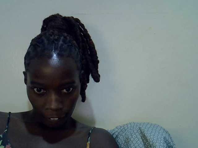 miss-vibes live cam on BongaCams