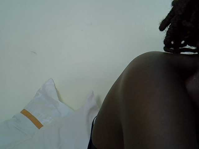 miss-vibes live cam on BongaCams