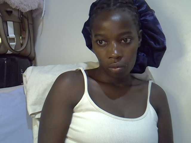 miss-vibes live cam on BongaCams