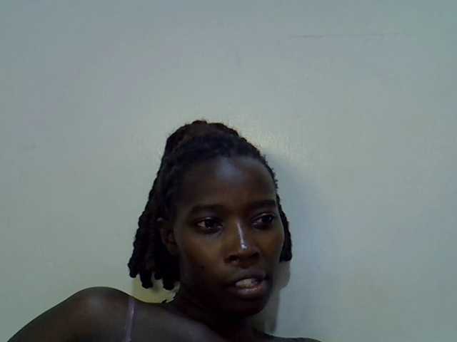 miss-vibes live cam on BongaCams
