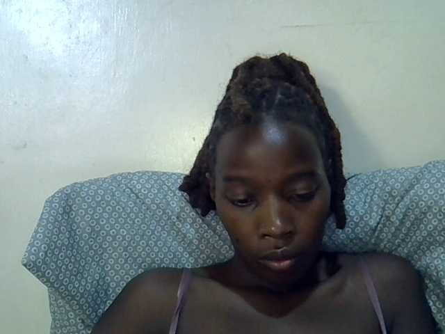 miss-vibes live cam on BongaCams