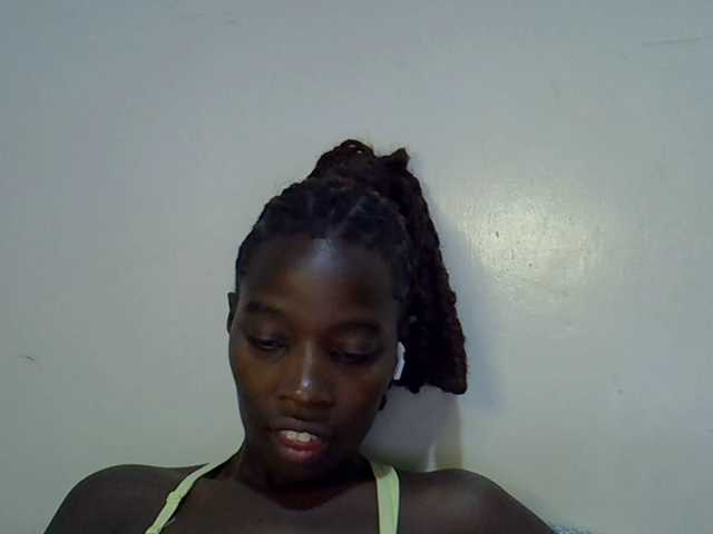 miss-vibes live cam on BongaCams