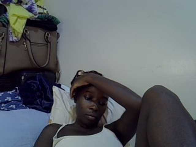 miss-vibes live cam on BongaCams