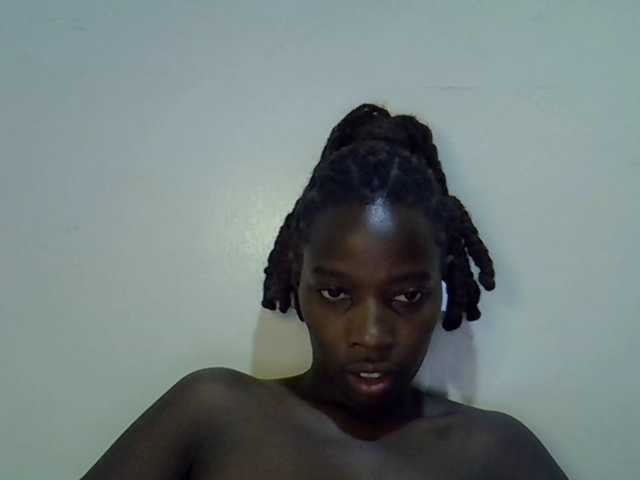 miss-vibes live cam on BongaCams