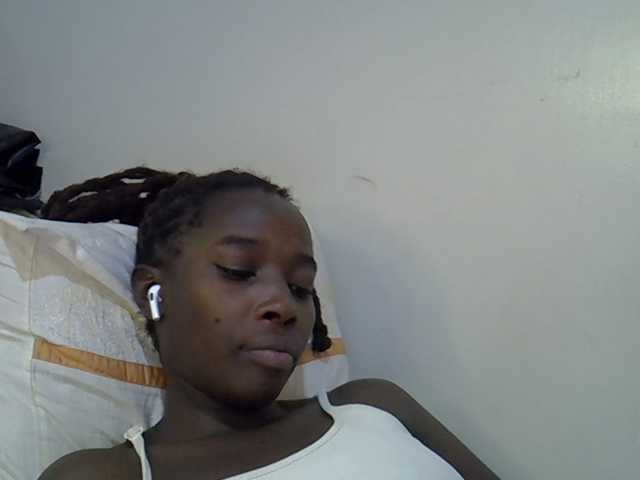 miss-vibes live cam on BongaCams