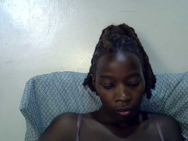 miss-vibes live cam on BongaCams