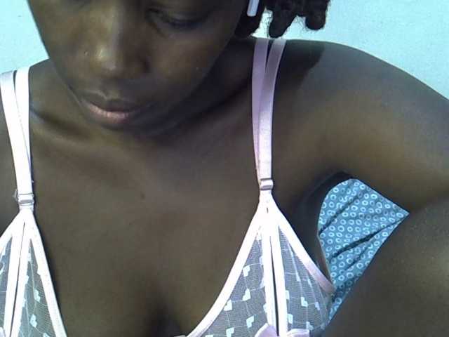 miss-vibes live cam on BongaCams