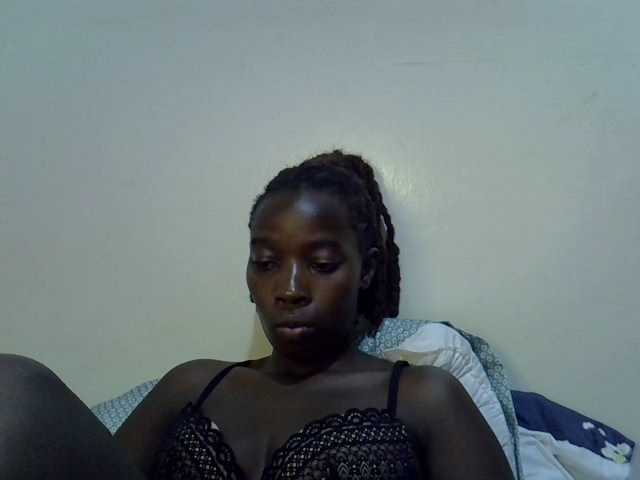 miss-vibes live cam on BongaCams