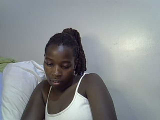 miss-vibes live cam on BongaCams
