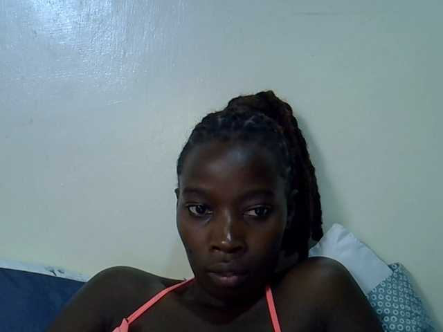 miss-vibes live cam on BongaCams