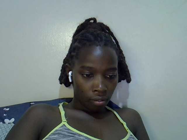 miss-vibes — live female cam