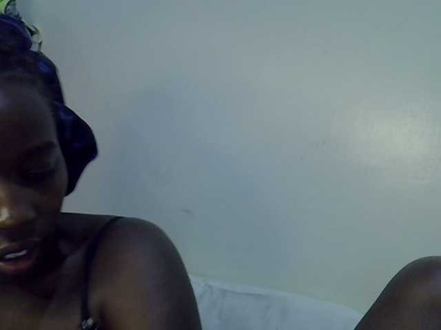 miss-vibes live cam on BongaCams