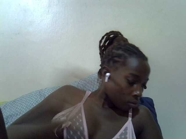 miss-vibes live cam on BongaCams