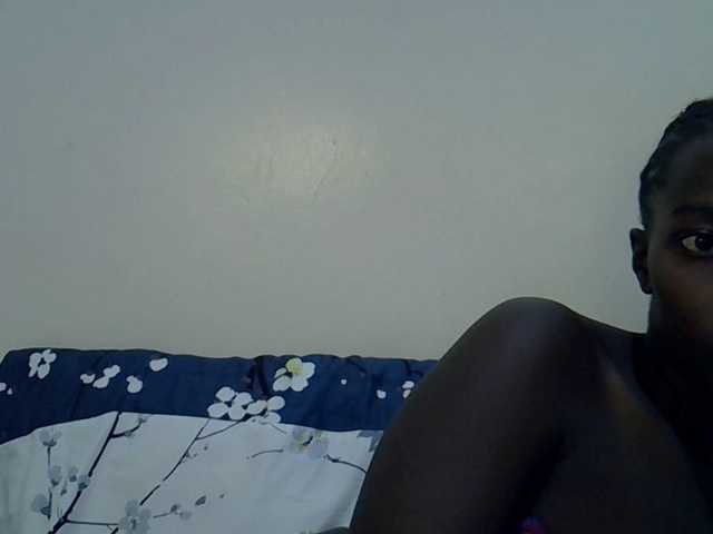 miss-vibes live cam on BongaCams