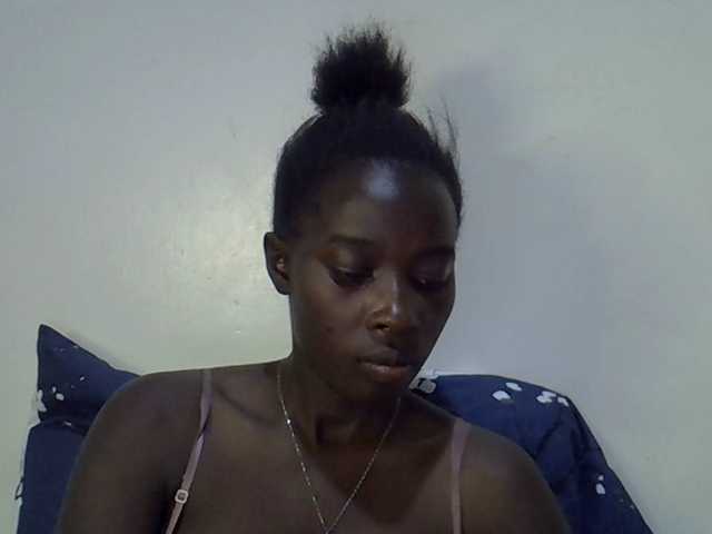 miss-vibes live cam on BongaCams