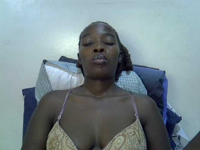 miss-vibes live cam on BongaCams