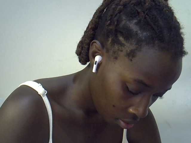 miss-vibes live cam on BongaCams