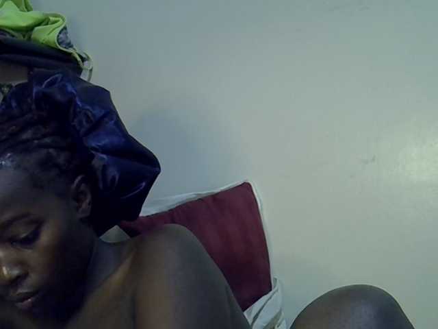 miss-vibes live cam on BongaCams