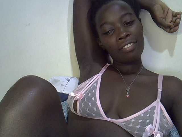 miss-vibes live cam on BongaCams