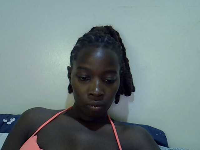 miss-vibes live cam on BongaCams