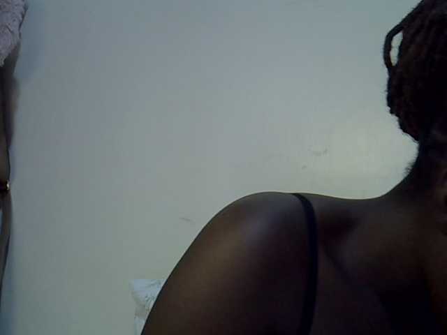 miss-vibes live cam on BongaCams