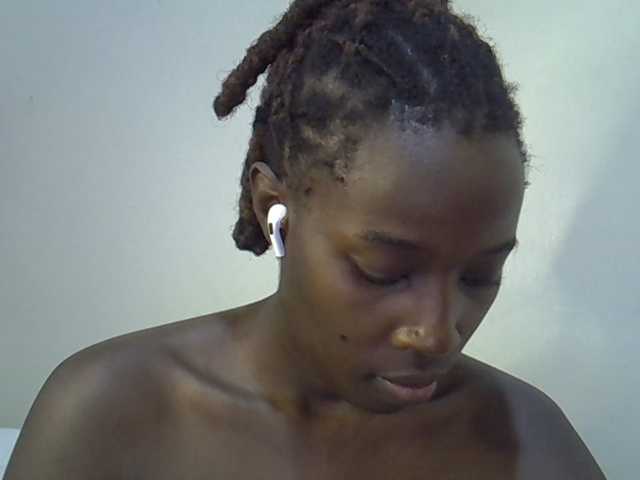 miss-vibes live cam on BongaCams
