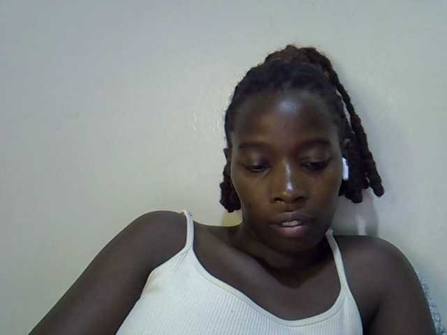 miss-vibes live cam on BongaCams