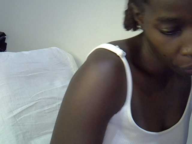 miss-vibes live cam on BongaCams