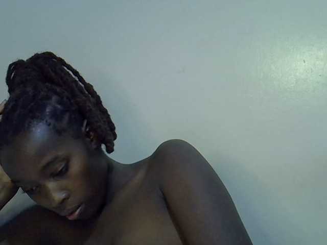 miss-vibes live cam on BongaCams