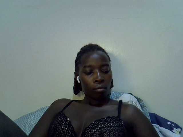 miss-vibes live cam on BongaCams
