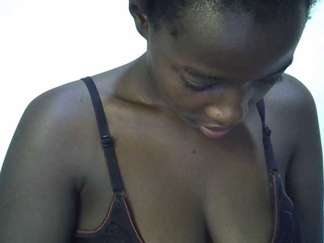 miss-vibes live cam on BongaCams