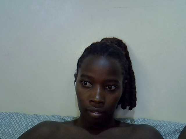 miss-vibes live cam on BongaCams