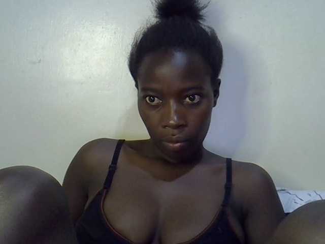 miss-vibes live cam on BongaCams