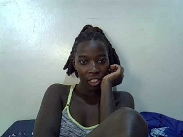 miss-vibes live cam on BongaCams