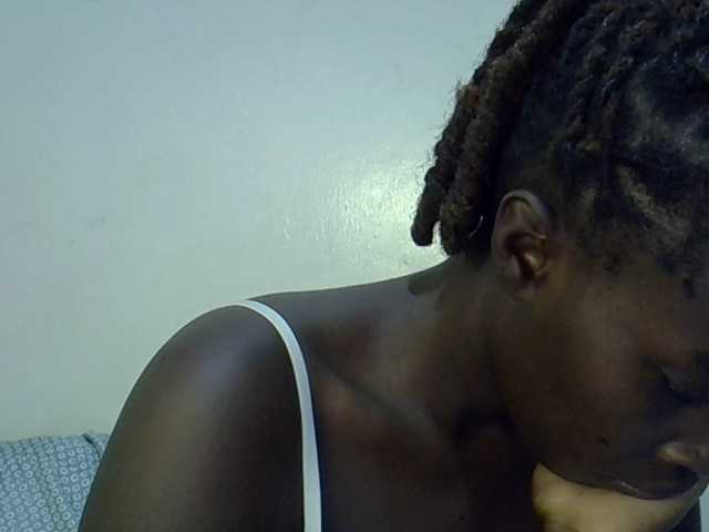 miss-vibes live cam on BongaCams